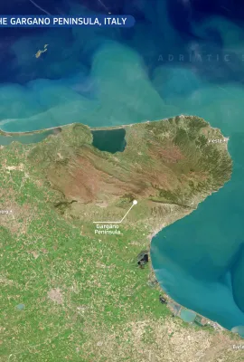 Water turbidity along the Gargano Peninsula, Italy