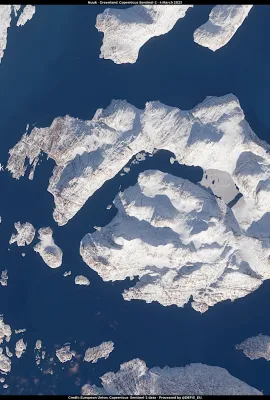 Out of unseasonal, high temperatures in Greenland