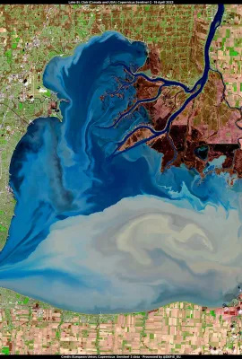 Water patterns in the Lake St. Clair