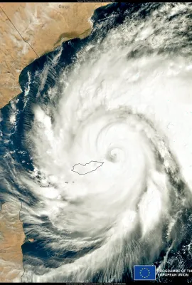 Cyclone Tej getting closer to Oman and Yemen