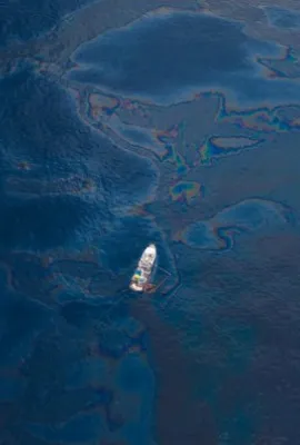 OBSERVER: Tracking oil spills with Copernicus