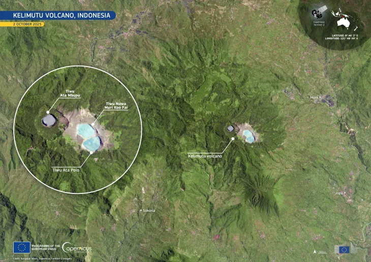 Kelimutu’s coloured crater lakes stand out on Flores Island, Indonesia