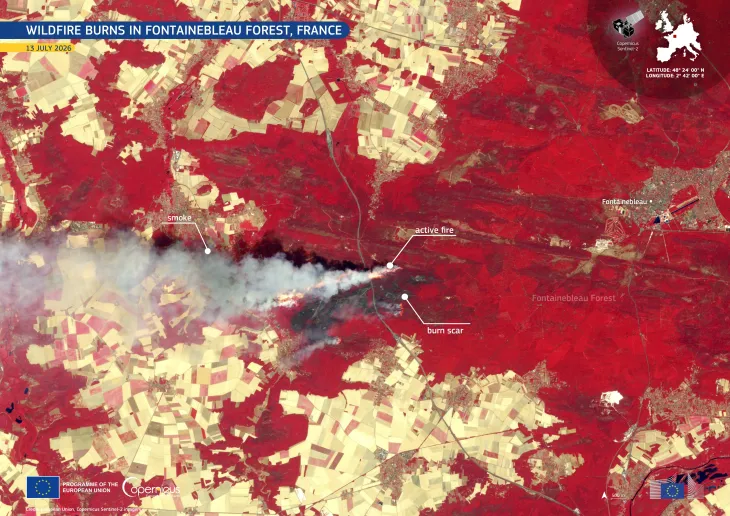 This false-colour image, acquired by one of the Copernicus Sentinel-2 satellites on 13 July 2026, shows healthy vegetation, including the Fontainebleau Forest, in red tones while surrounding agricultural fields appear in pale beige. A dense, grey-white smoke plume extends westwards from the active fire, shown in bright orange. A dark burn scar marks recently affected woodland near the forest’s western edge.  