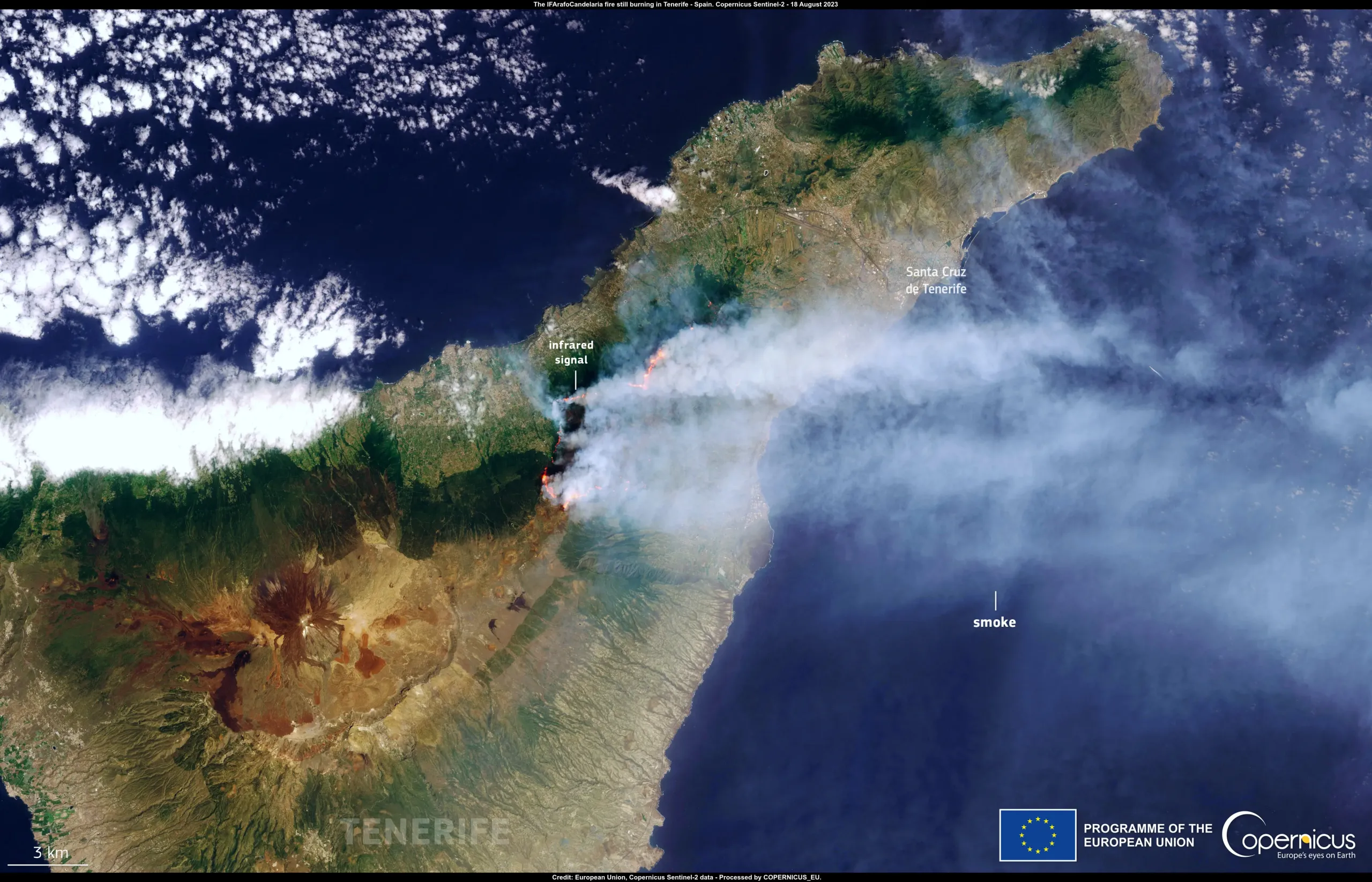 The 'IFArafoCandelaria' fire still burning in Tenerife
