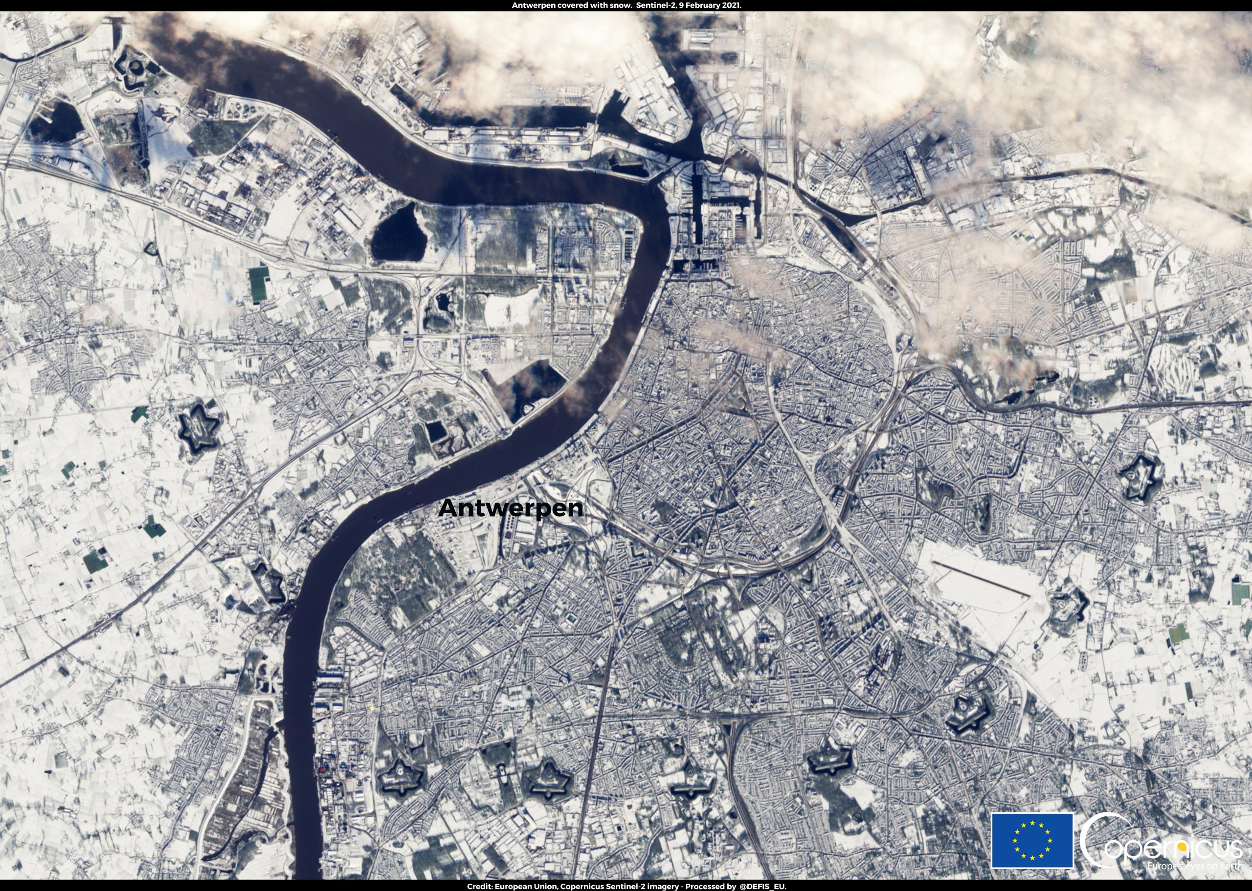 Antwerpen covered with snow