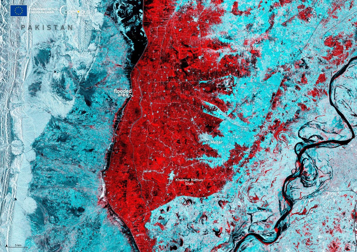 Sentinel-1 radar image showing extensive flooding in Pakistan from August 2022. Flooded areas are highlighted in red, with key locations such as Mehar and Nasirabad labeled.
